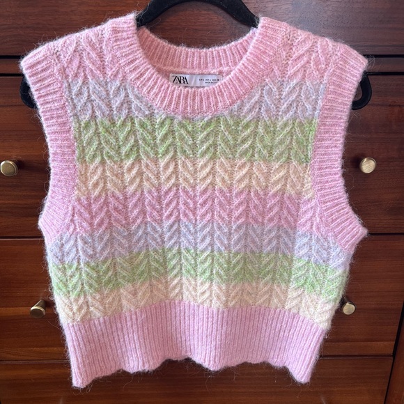 Pastel Zara Sweater Vest - Picture 2 of 3